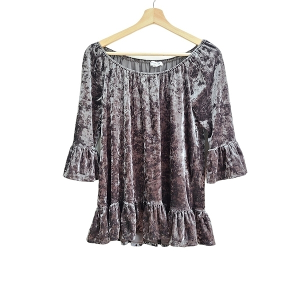 beachlunchlounge Tops - BeachLunchLounge Off Shoulder Velvet Top with Hem Ruffle, Size Small